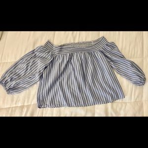 Small Abercrombie long sleeve off shoulder blouse